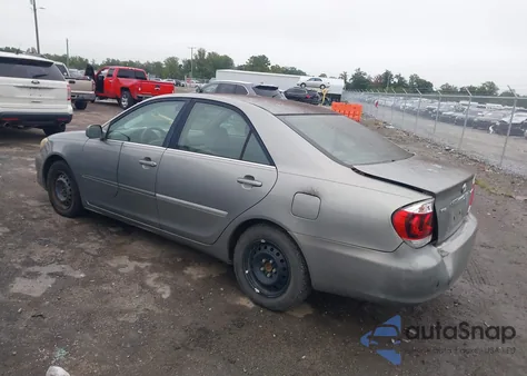 2005 Toyota Camry Le z USA, uszkodzony, nr VIN 4T1BE32K45U620291